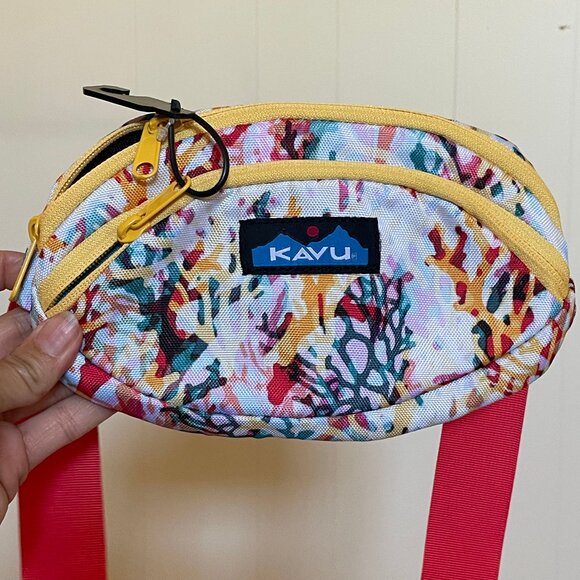 Kavu Spectator Coral Floral Fanny Pack - Picture 1 of 4